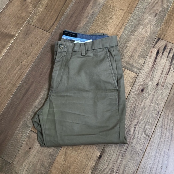 Banana Republic Men’s Chinos Pants, Size 32X34 - Picture 3 of 4